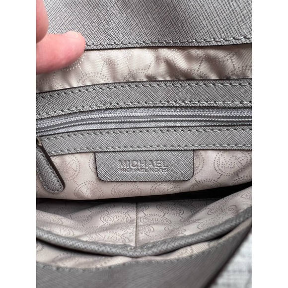 Michael Kors Medium Messenger Pearl Grey Hamilton Adjustable Crossbody Purse - Picture 7 of 13